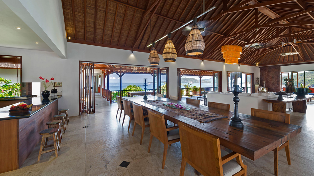 Villa Asada - Spacious and cool dining and living area